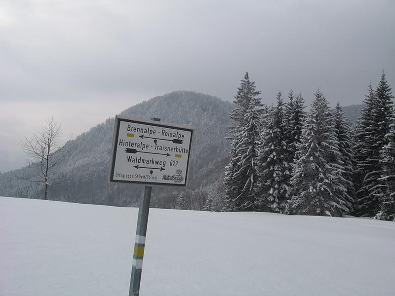 Wegweiser mit Rotenstein